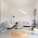 Rockaine Horizon Villa *