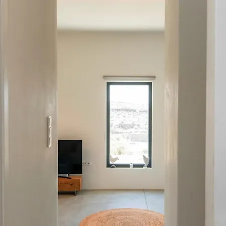 Rockaine Villa *