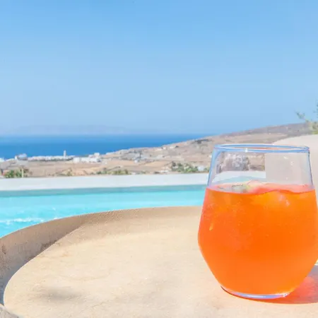 Rockaine Villa *