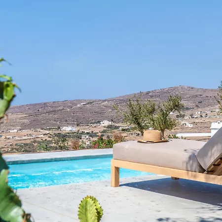 Rockaine Villa *