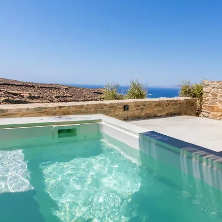 Rockaine Villa *
